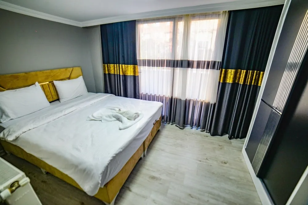 Basic Apart Daire, 1 En Büyük (King) Boy Yatak ve Çekyat, Sigara İçilebilir, Şehir Manzaralı