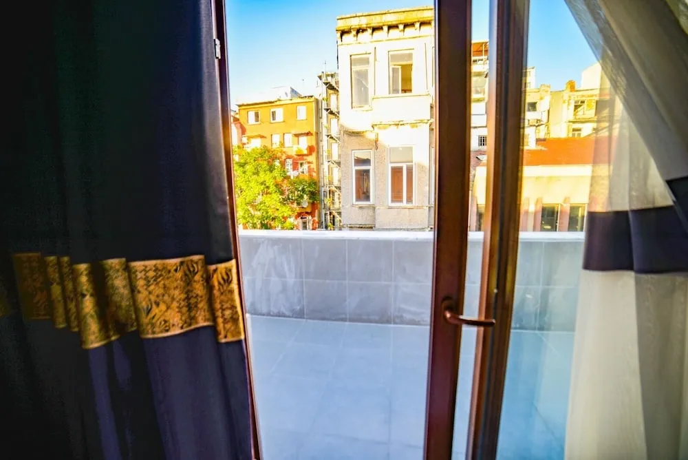 Basic Apart Daire, 1 En Büyük (King) Boy Yatak ve Çekyat, Sigara İçilebilir, Şehir Manzaralı