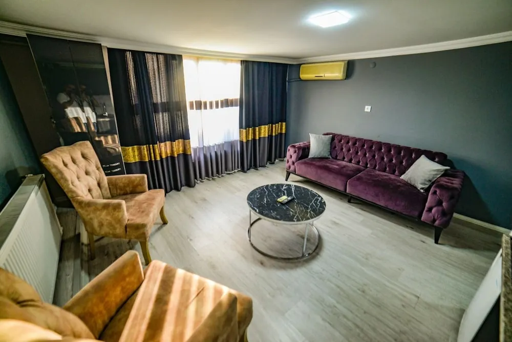 Basic Apart Daire, 1 En Büyük (King) Boy Yatak ve Çekyat, Sigara İçilebilir, Şehir Manzaralı