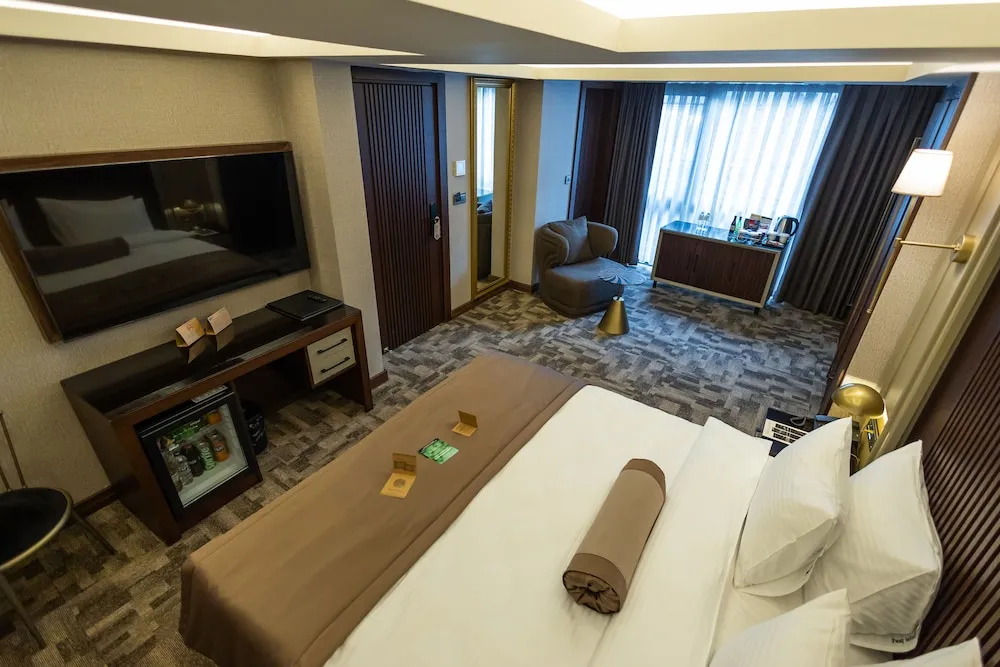 Queen Room