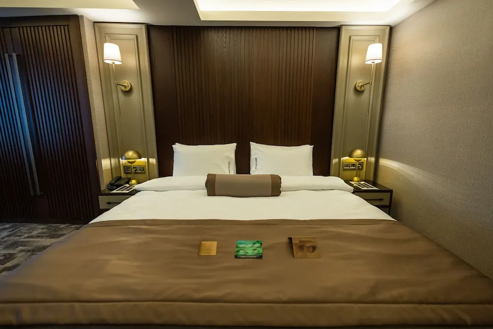 Queen Room