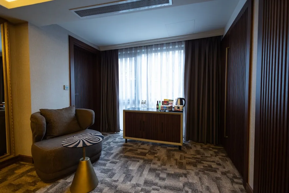Queen Room