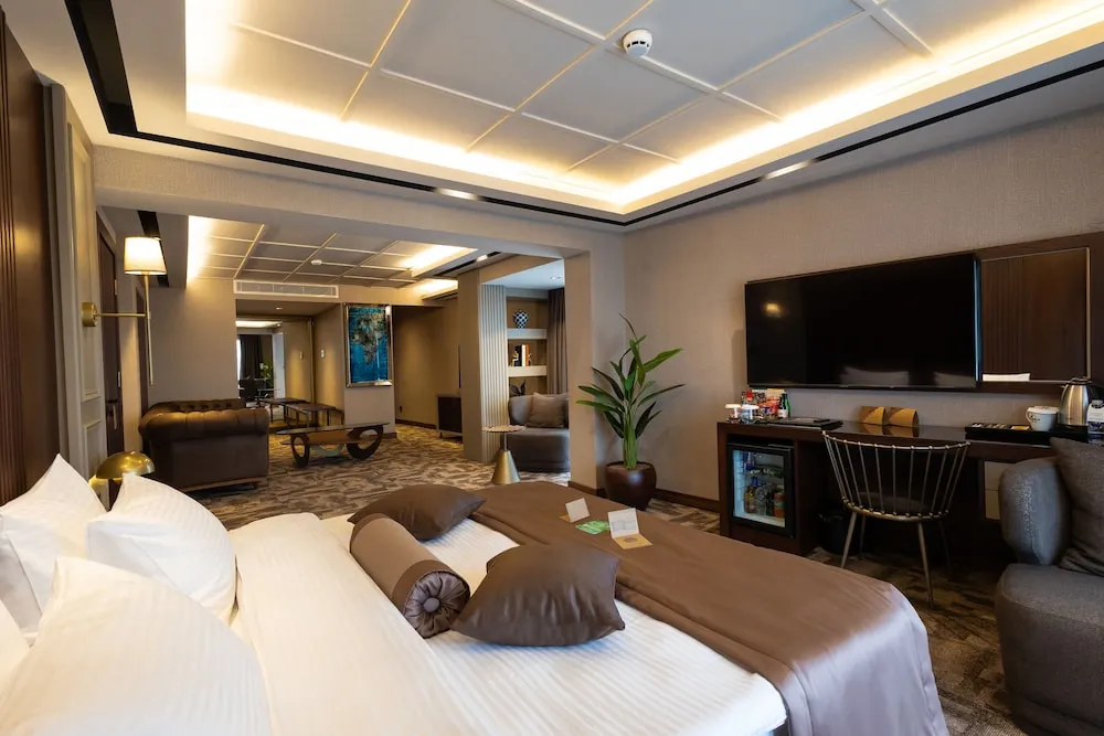 Queen Room
