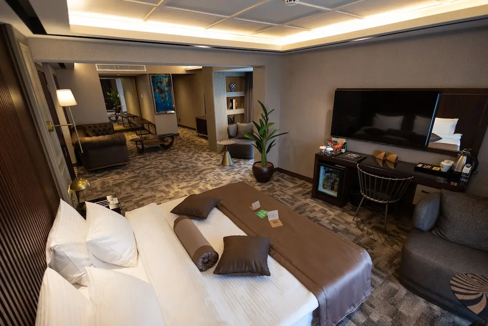 Queen Room
