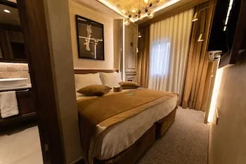 Tonight Hotel Port