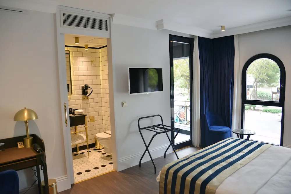 Deluxe Tek Büyük Yataklı Oda