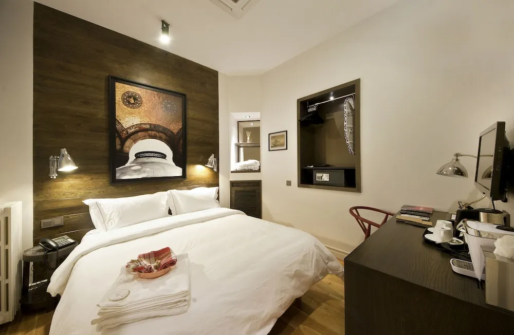 Budget Double Room (Breakfast Excluded)