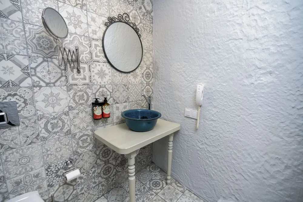 Design Tek Büyük Yataklı Oda, 1 Büyük (Queen) Boy Yatak, Sigara İçilmez, Avlu Manzaralı