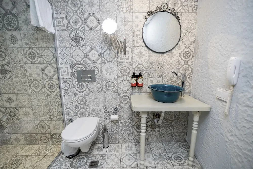 Design Tek Büyük Yataklı Oda, 1 Büyük (Queen) Boy Yatak, Sigara İçilmez, Avlu Manzaralı