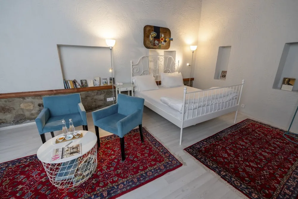 Design Tek Büyük Yataklı Oda, 1 Büyük (Queen) Boy Yatak, Sigara İçilmez, Avlu Manzaralı