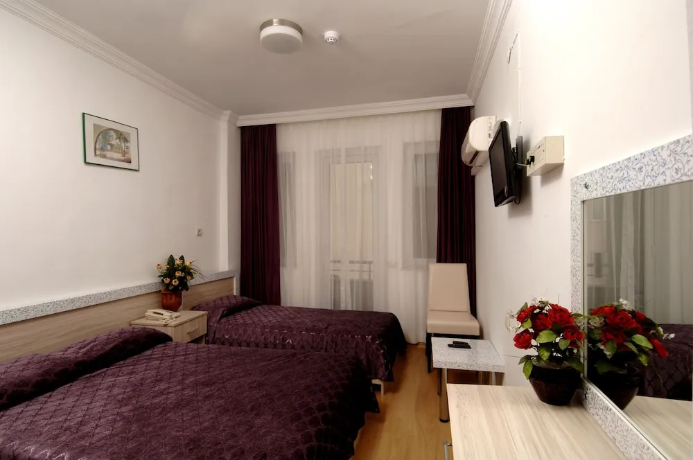 Üç Kişilik Oda