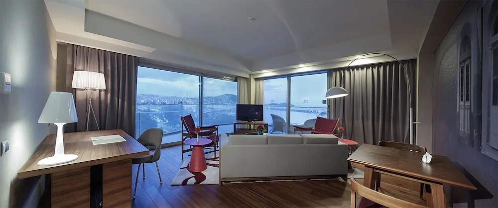 Süit, 1 En Büyük (King) Boy Yatak, Marina Manzaralı