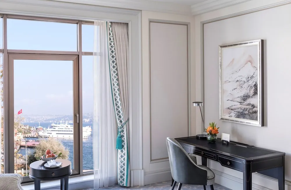 Deluxe İki Ayrı Yataklı Oda (Bosphorus Partial View)