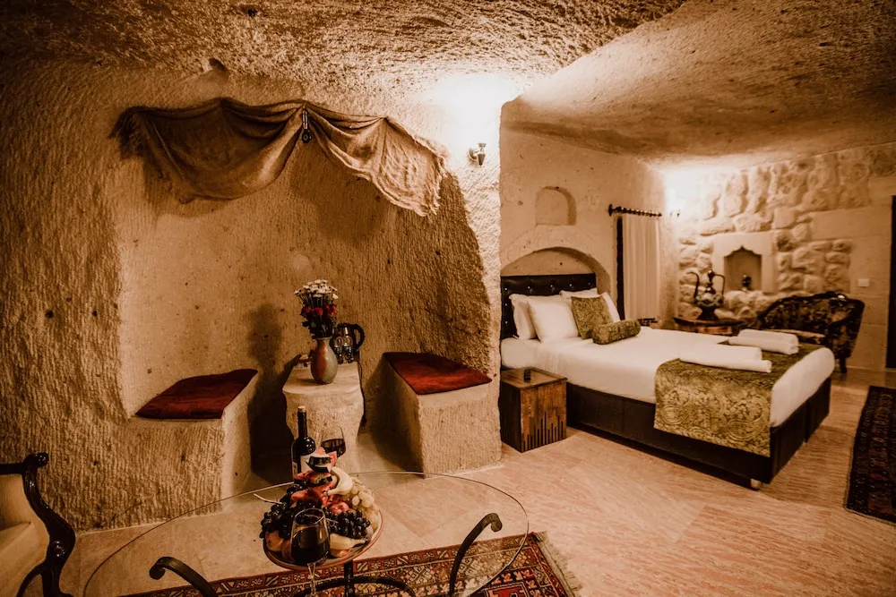 Suite Cave Room