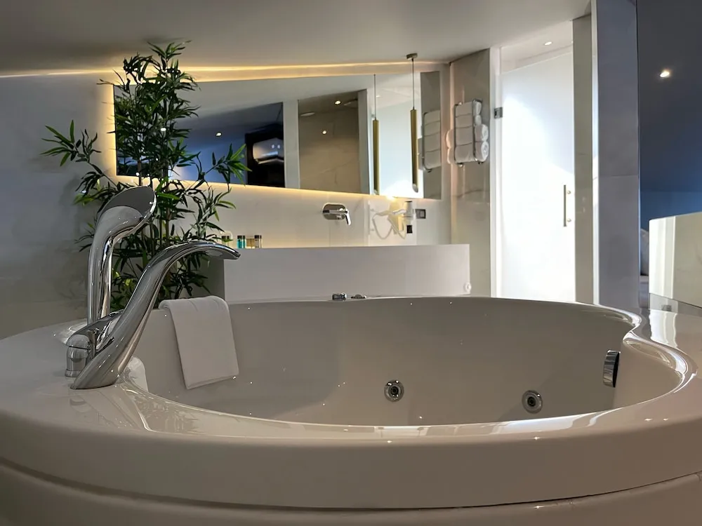 Luxury Oda