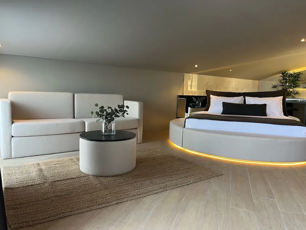Luxury Oda