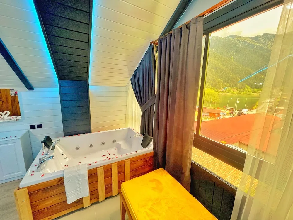 Family Bungalov, 2 Yatak Odası, Göl Manzaralı