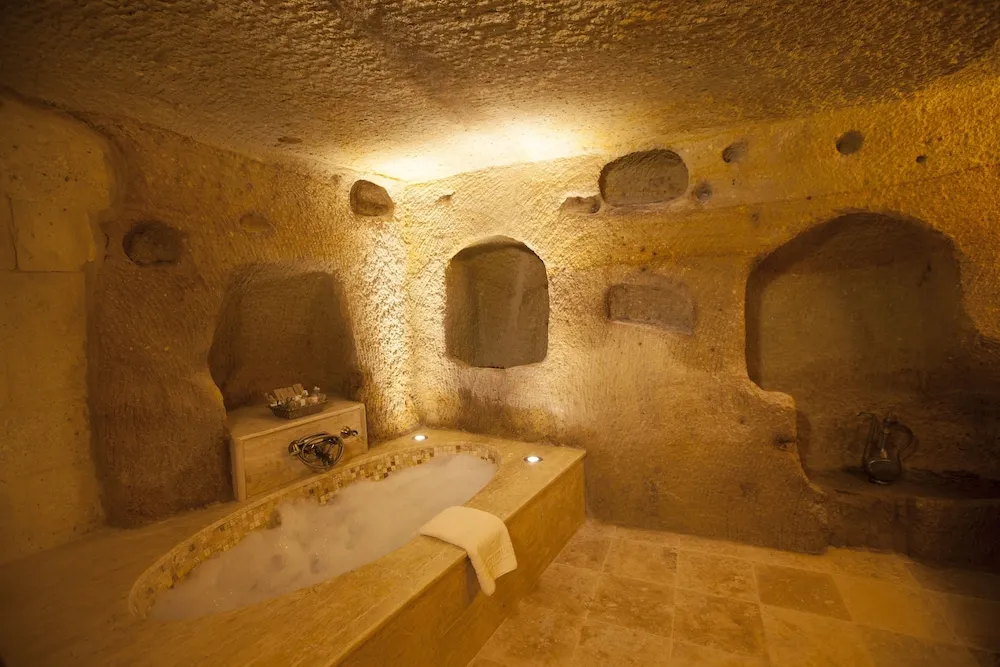 Royal Cave & Pool Suite