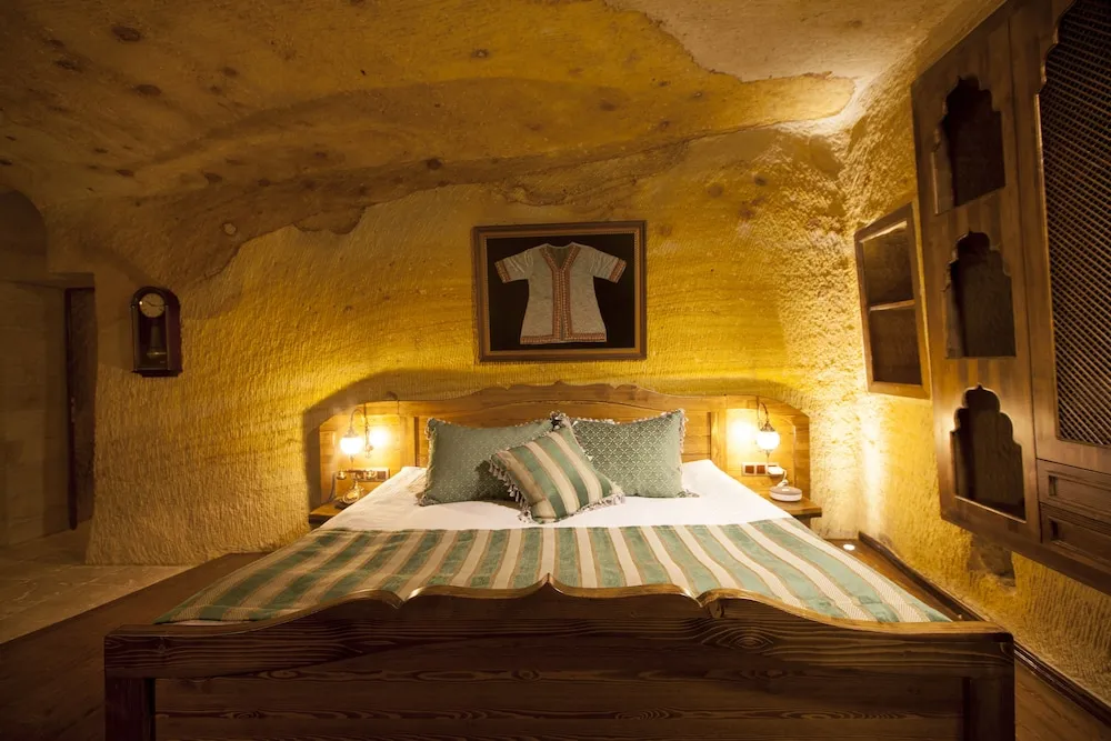 Royal Cave & Pool Suite