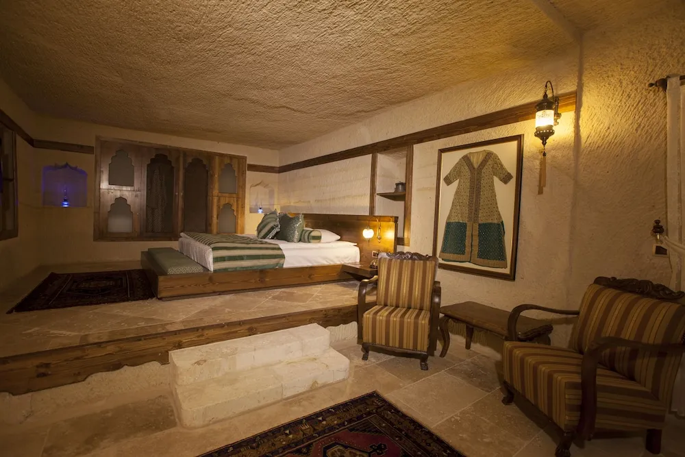 Majestic Cave Suite