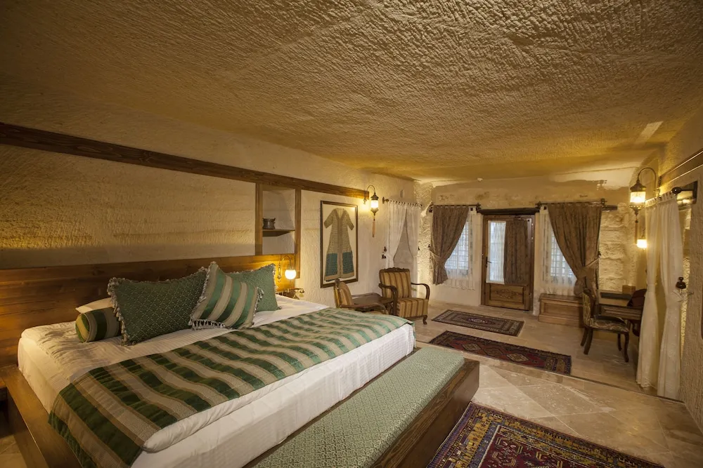 Majestic Cave Suite