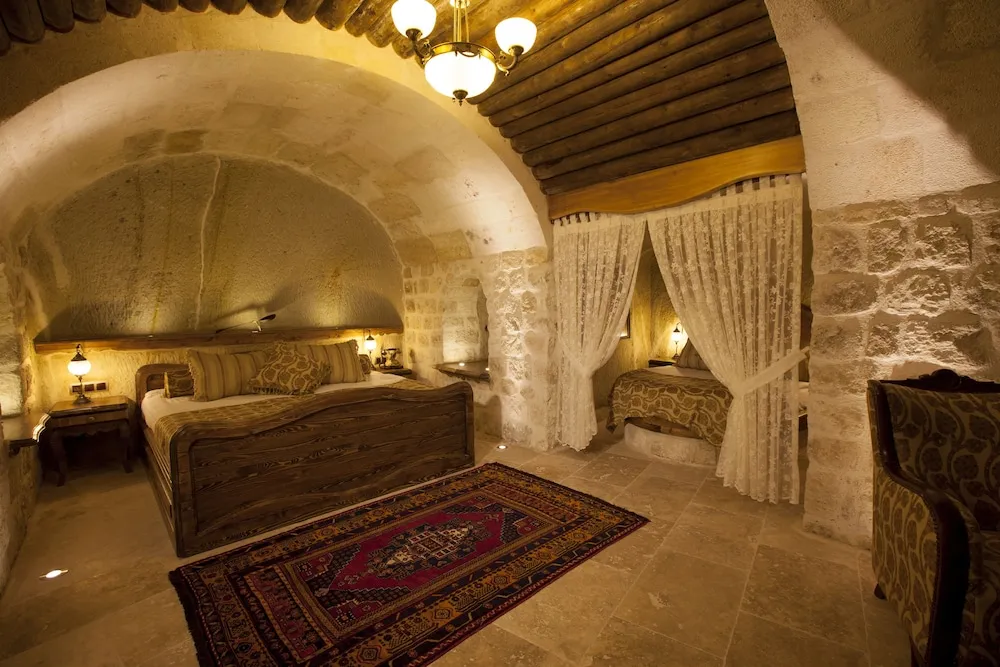 Majestic Cave Suite