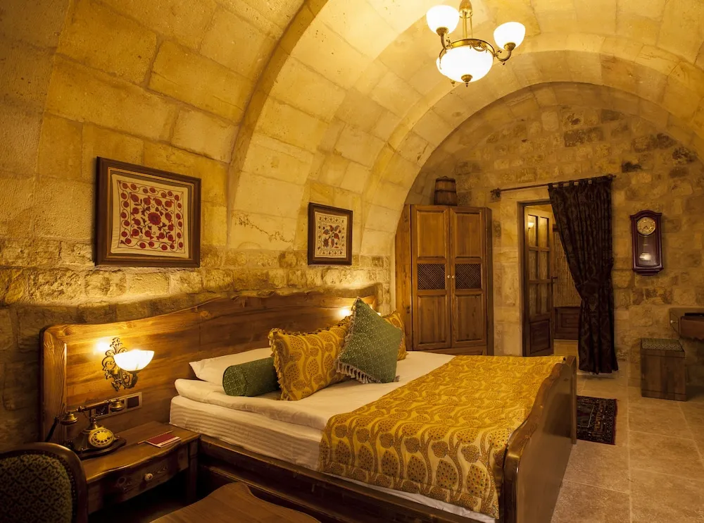 Majestic Cave Suite