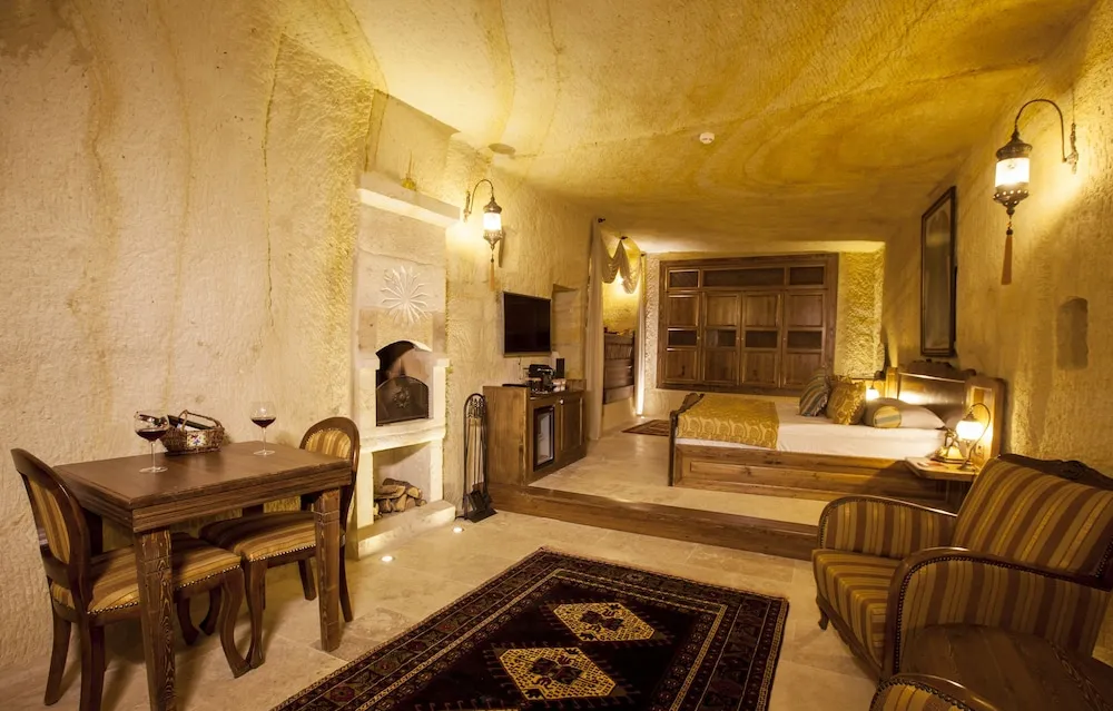 Majestic Cave Suite