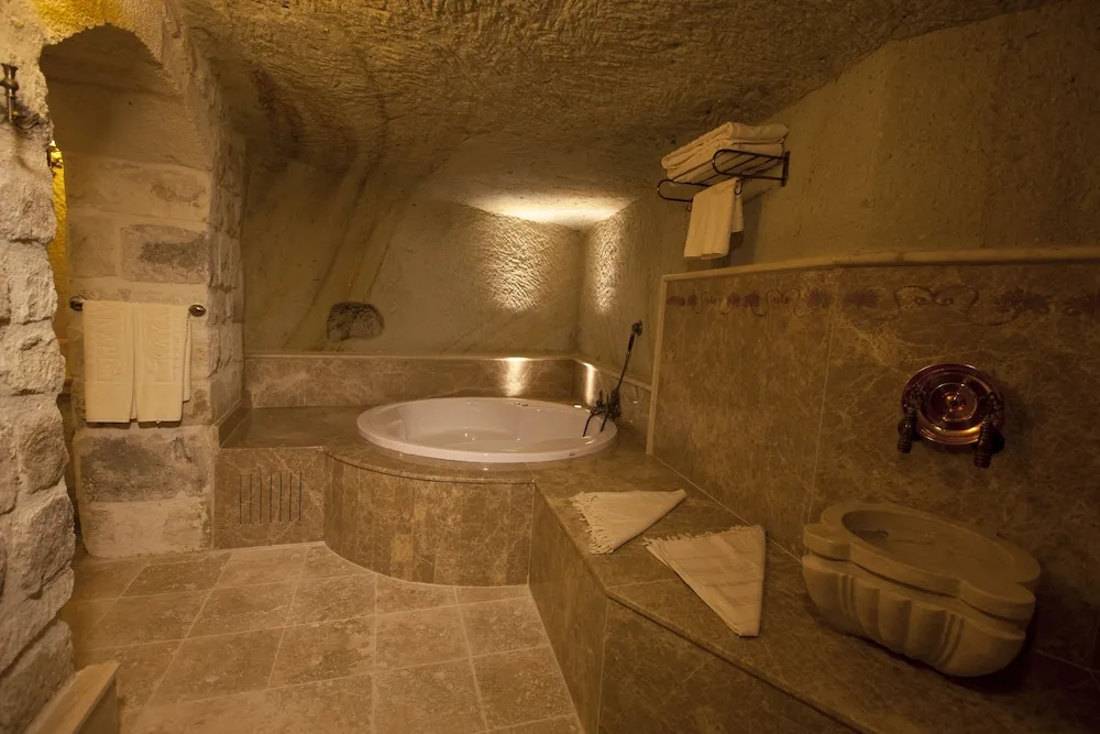 Majestic Cave Suite