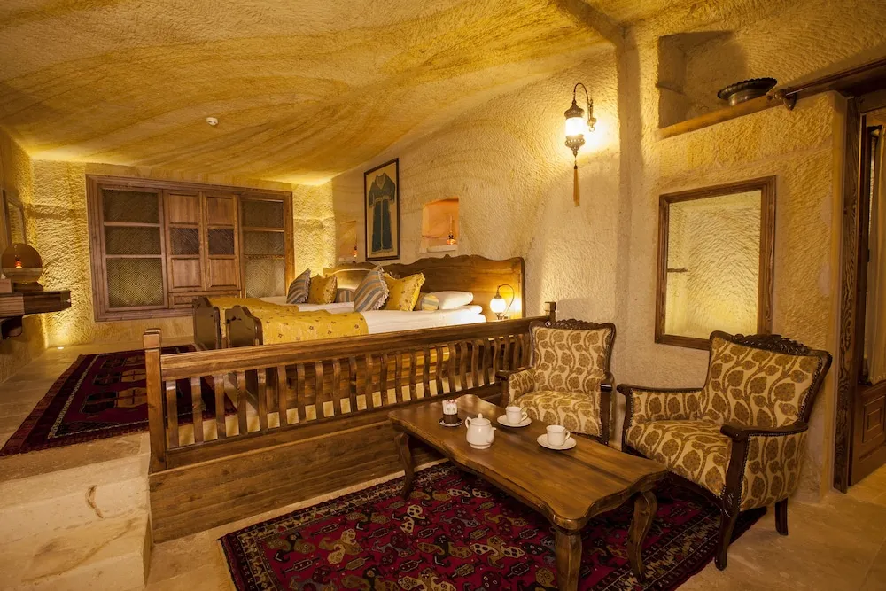 Majestic Cave Suite