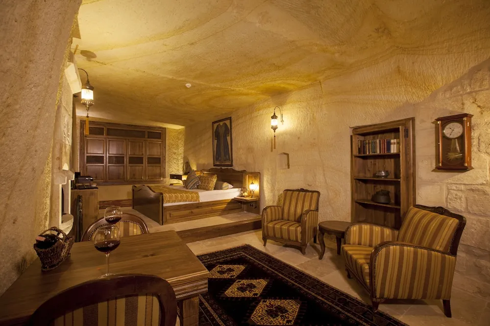 Majestic Cave Suite