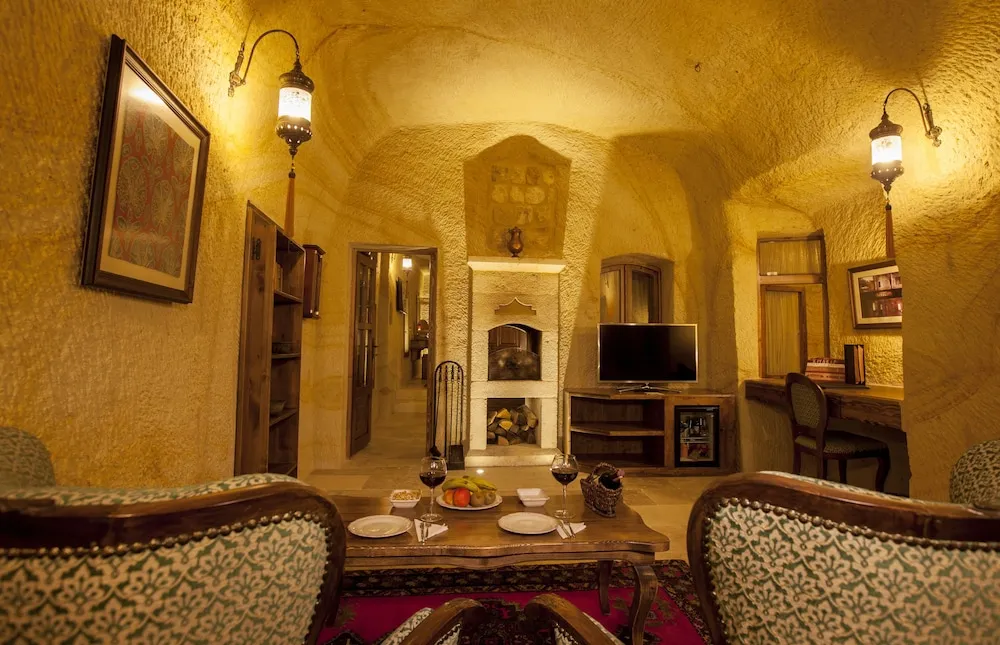 Majestic Cave Suite