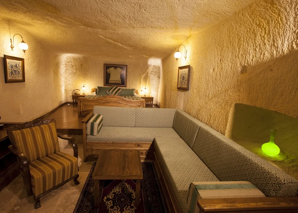 Majestic Cave Suite