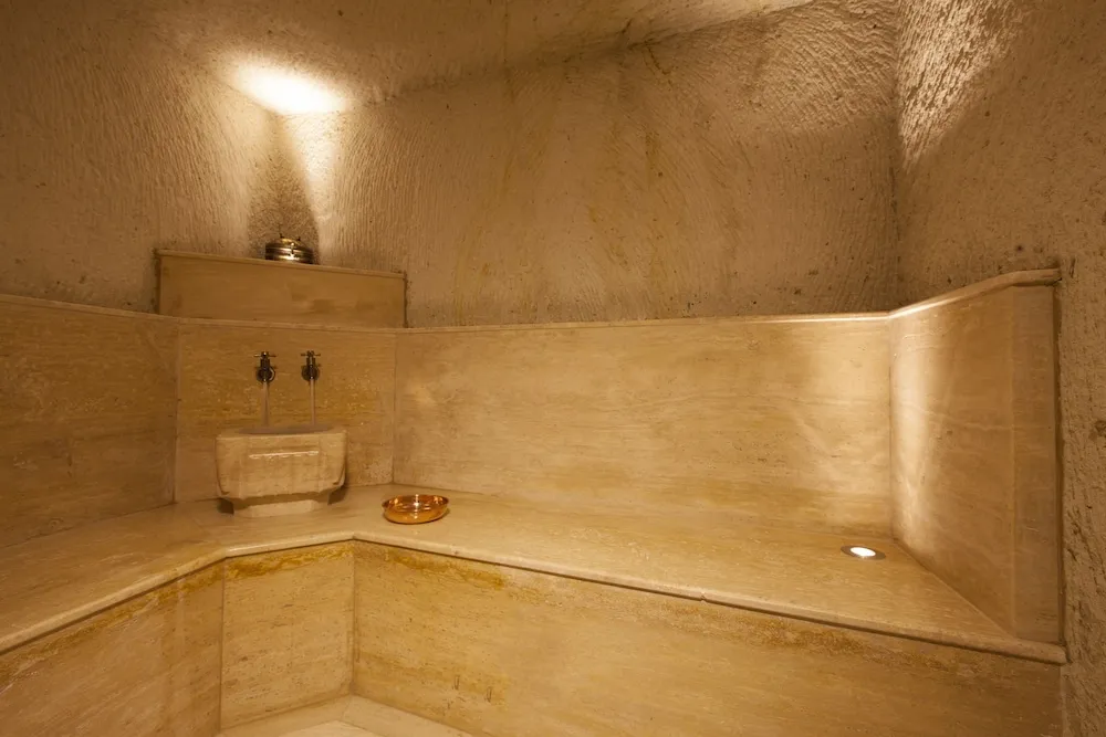 Majestic Cave Suite