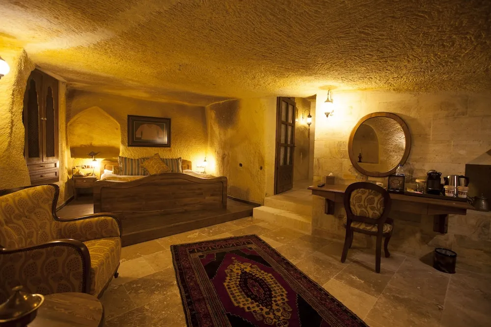 Majestic Cave Suite