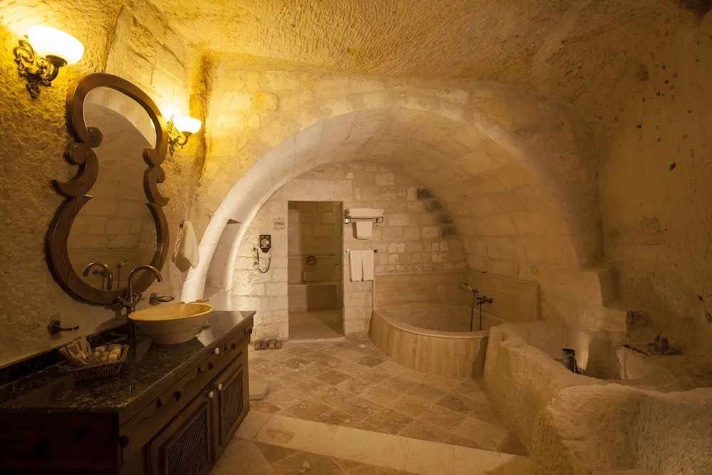 Majestic Cave Suite
