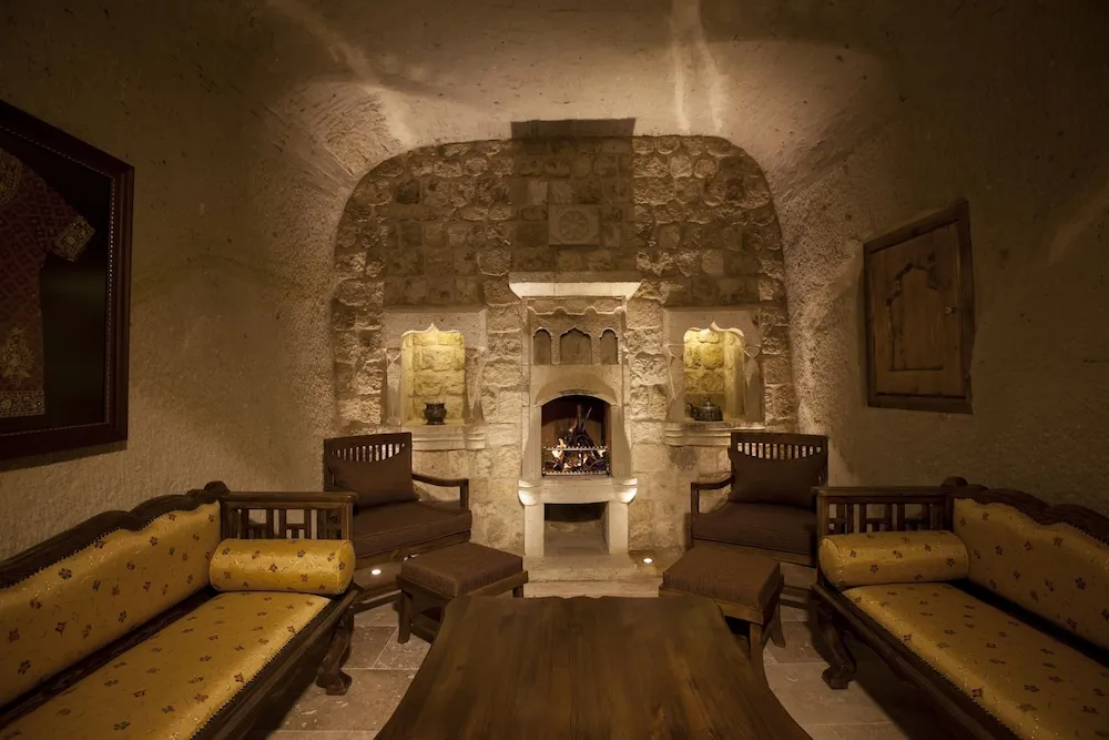 Majestic Cave Suite