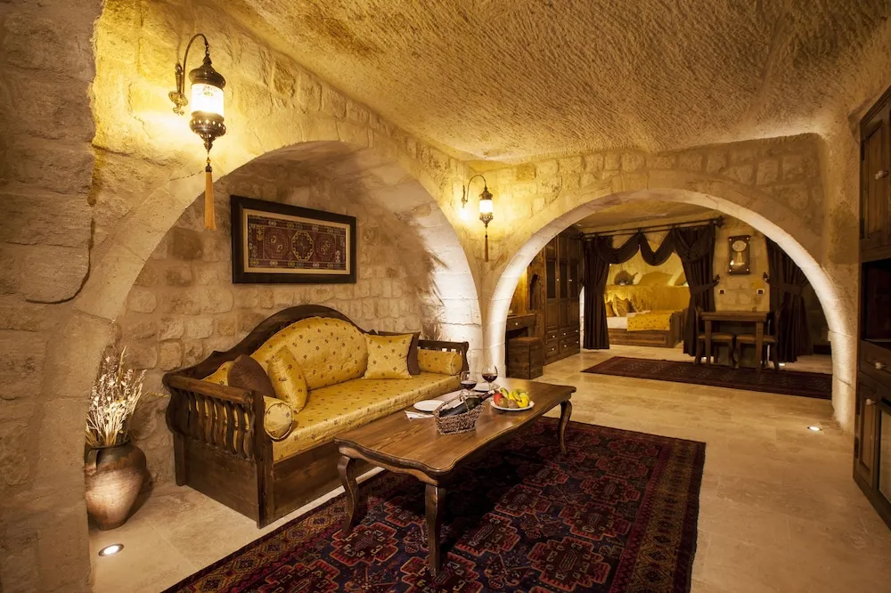 Majestic Cave Suite
