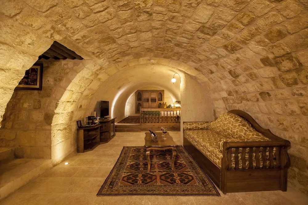 Majestic Cave Suite