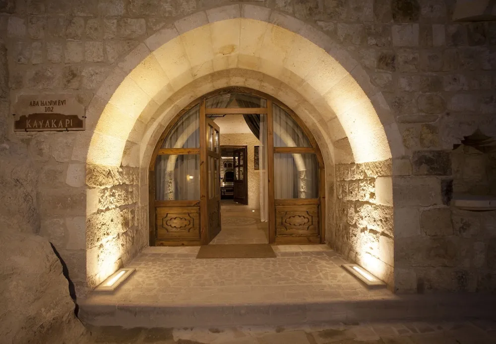 Majestic Cave Suite