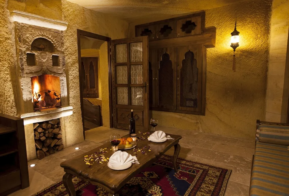 Majestic Cave Suite