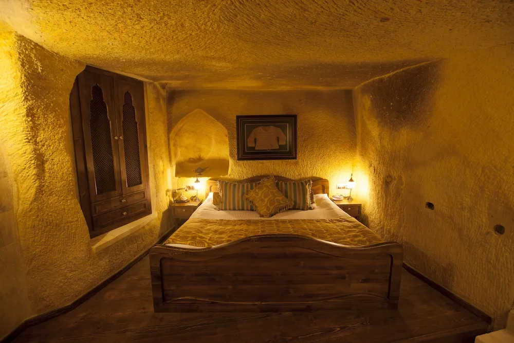 Majestic Cave Suite