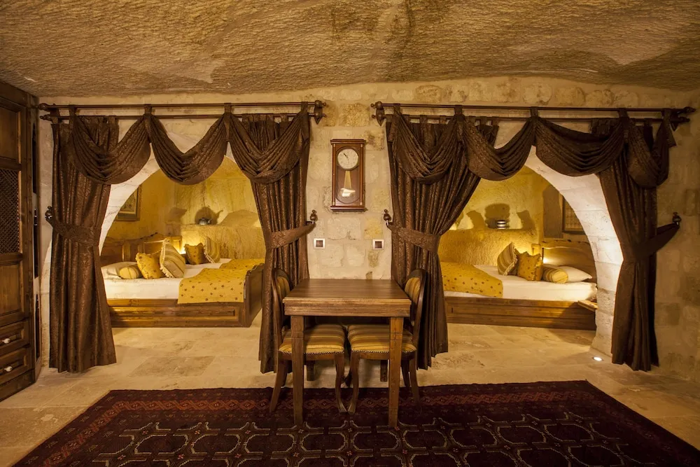 Majestic Cave Suite