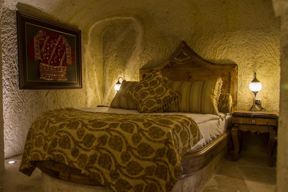 Majestic Cave Suite