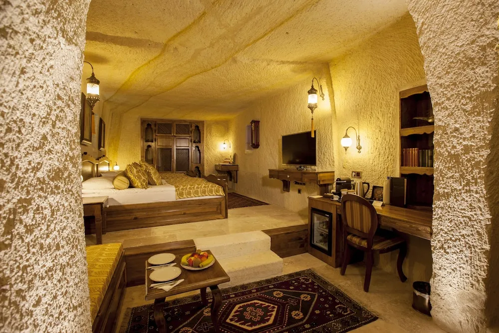 Majestic Cave Suite