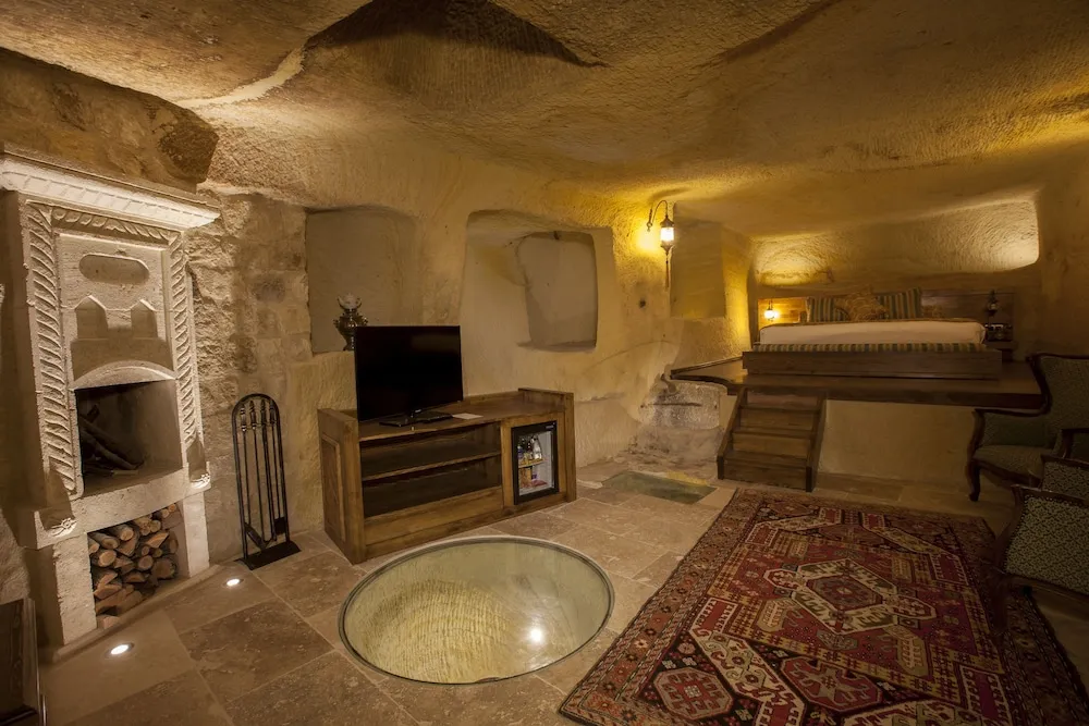Royal Cave Suite