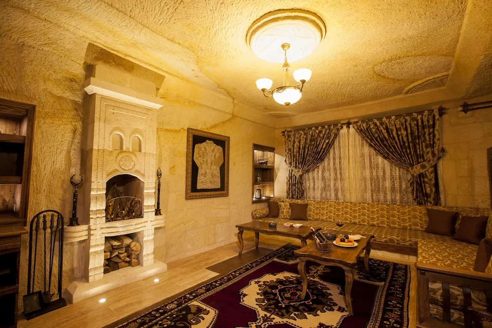 Royal Cave Suite