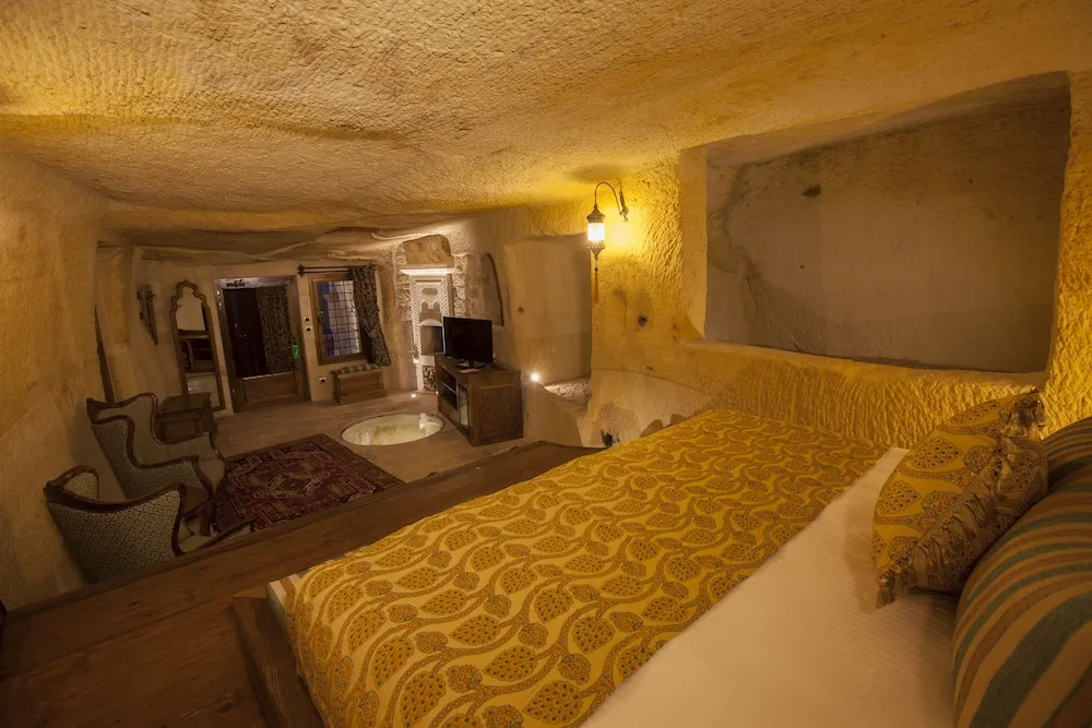 Royal Cave Suite
