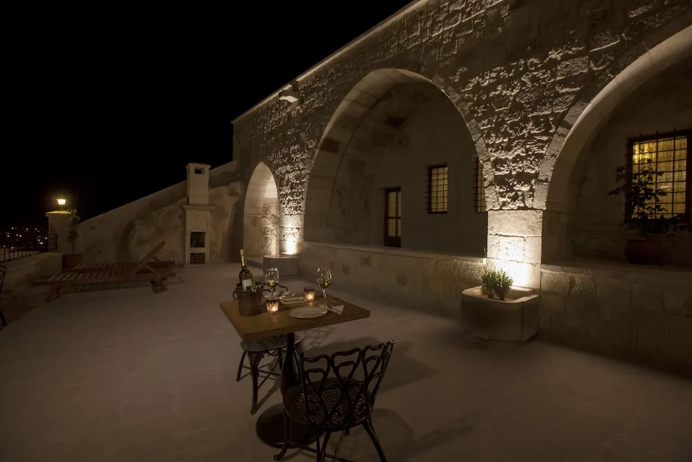 Royal Cave Suite