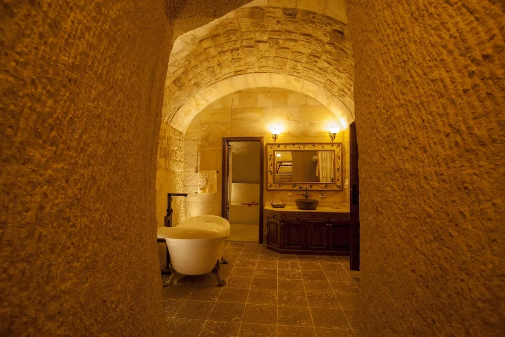 Royal Cave Suite